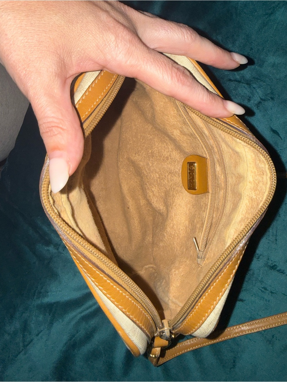 1980s Gucci Micro GG Vintage Crossbody - Picture 4 of 11